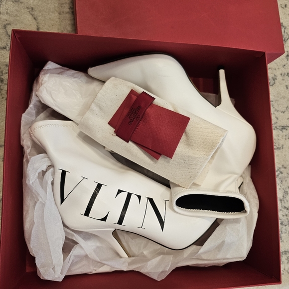 Valentino Garavani VLTN logo leather booties in size 39 - Picture 8 of 8